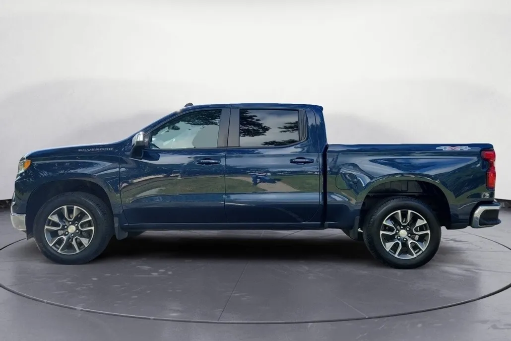 2022 Chevrolet Silverado 1500 LT photo 1