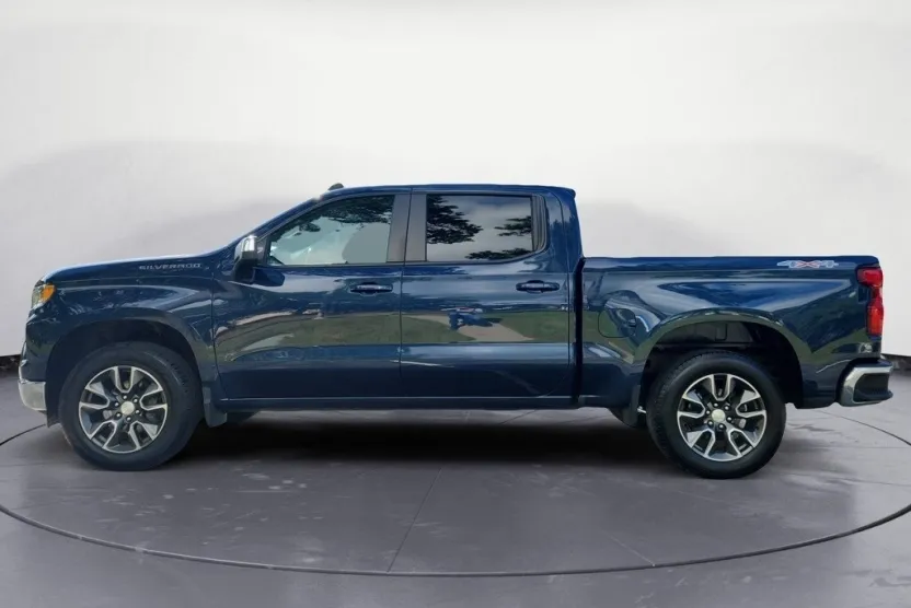 2022 Chevrolet Silverado 1500 LT photo 1