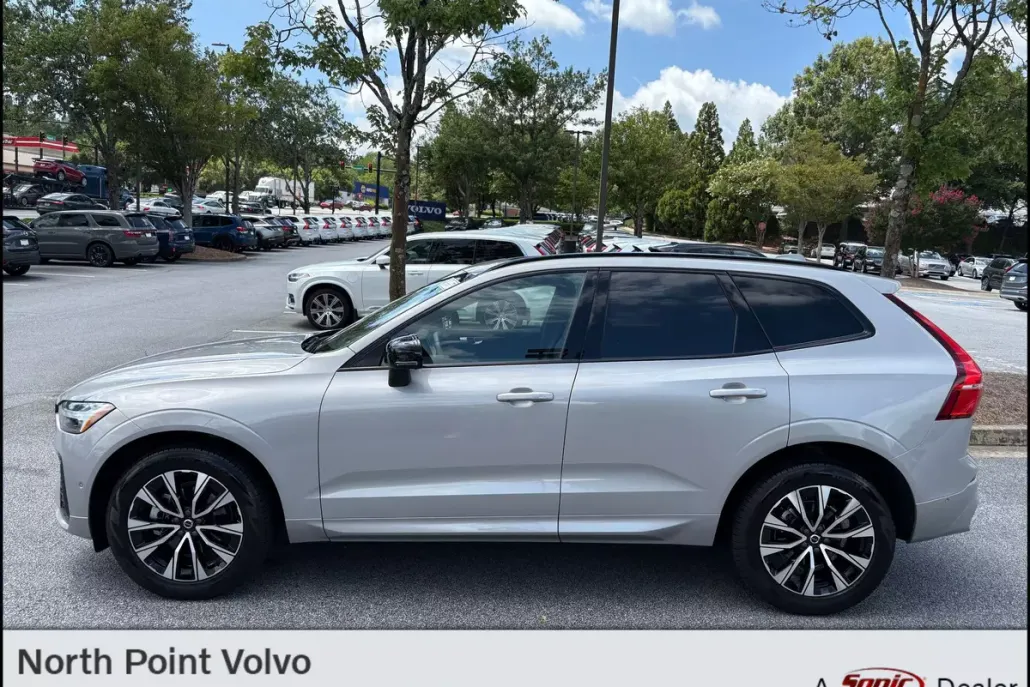 2025 Volvo XC60 B5 Plus photo 1