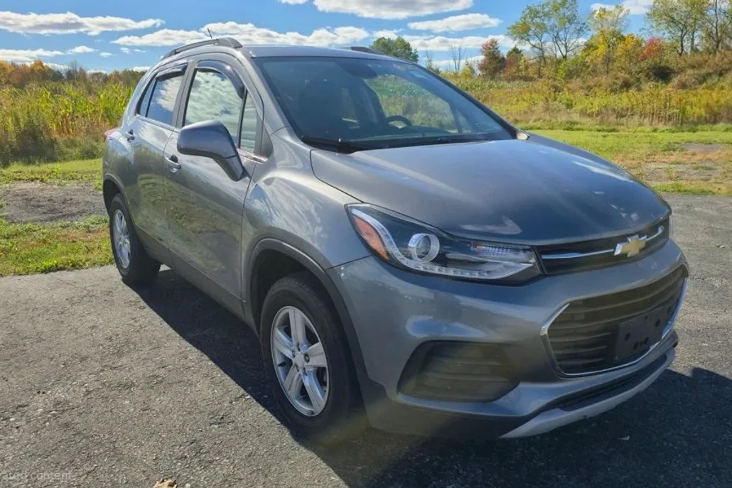 2020 Chevrolet Trax LT photo 1