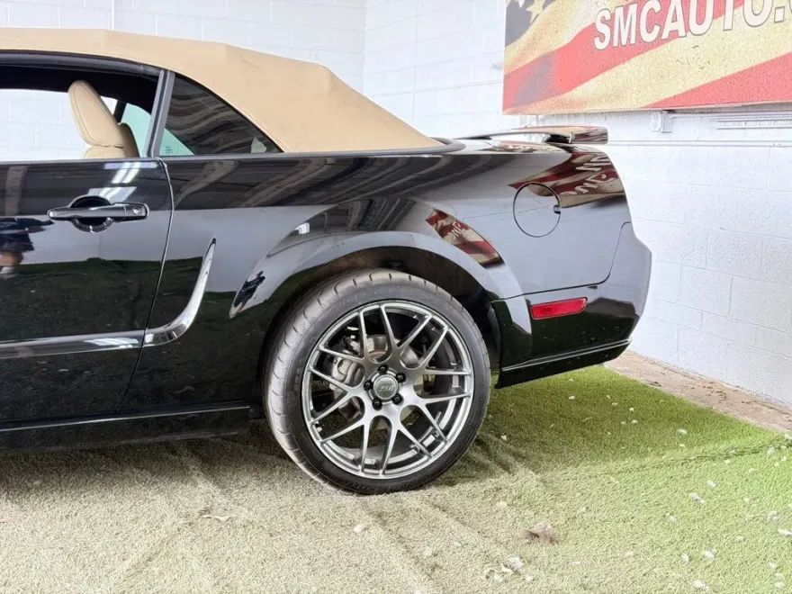 2008 Ford Mustang Convertible photo 1