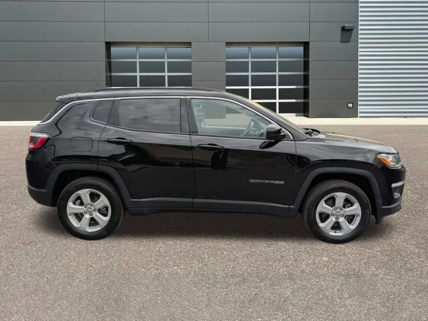 2019 Jeep Compass Latitude photo 1