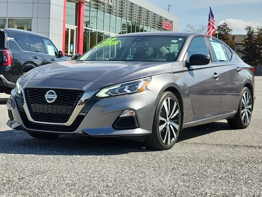 2022 Nissan Altima 2.5 SR photo 1