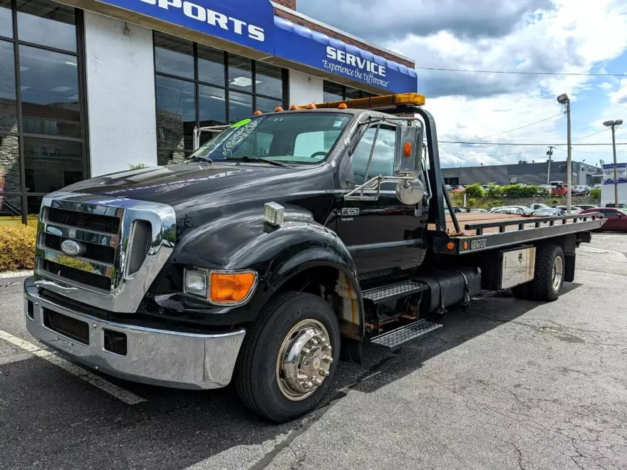 2007 Ford F-650 SuperCab XLT photo 1