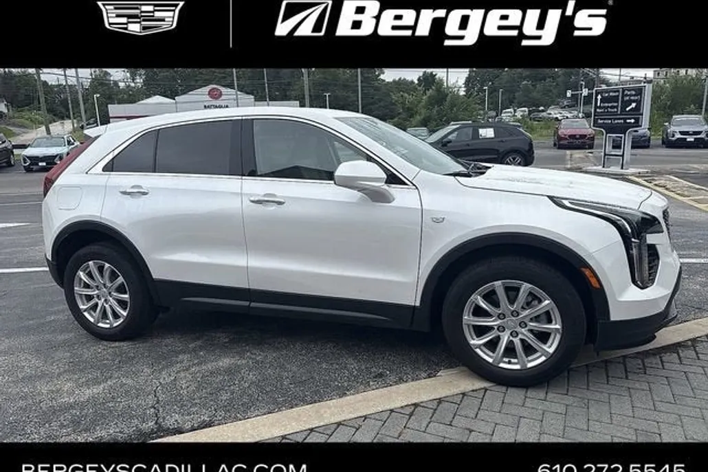 2022 Cadillac XT4 Luxury photo 1