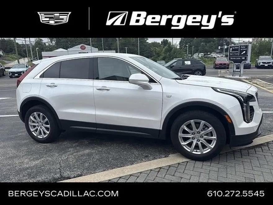 2022 Cadillac XT4 Luxury photo 1