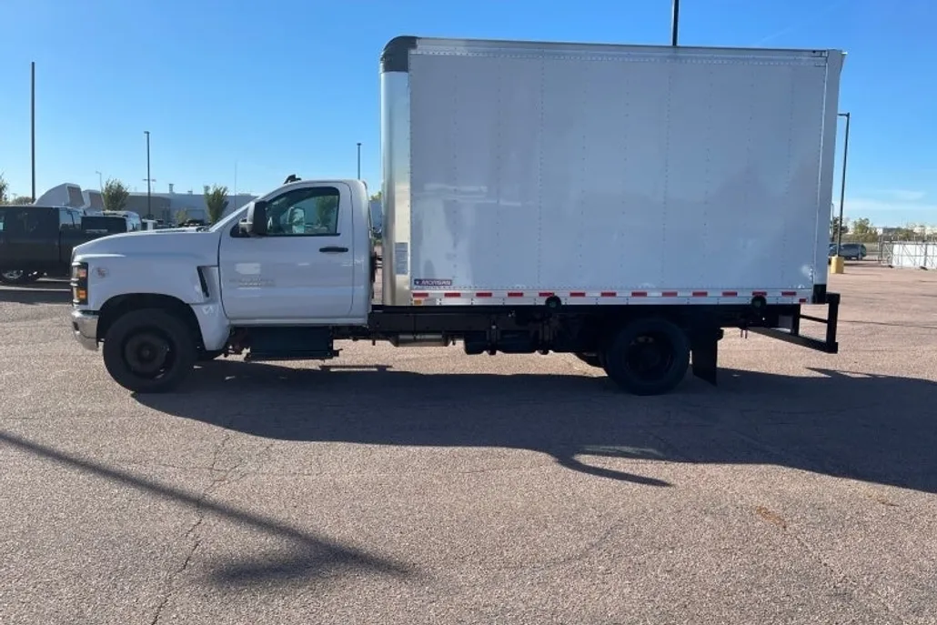 2022 Chevrolet Silverado 5500HD Work Truck photo 1
