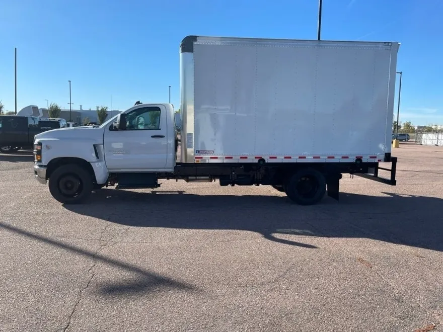 2022 Chevrolet Silverado 5500HD Work Truck photo 1
