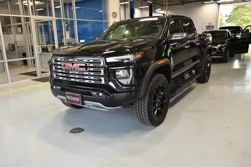 2025 Gmc Canyon Denali photo 1