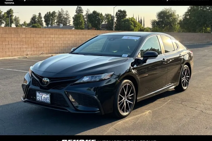 2024 Toyota Camry SE photo 1