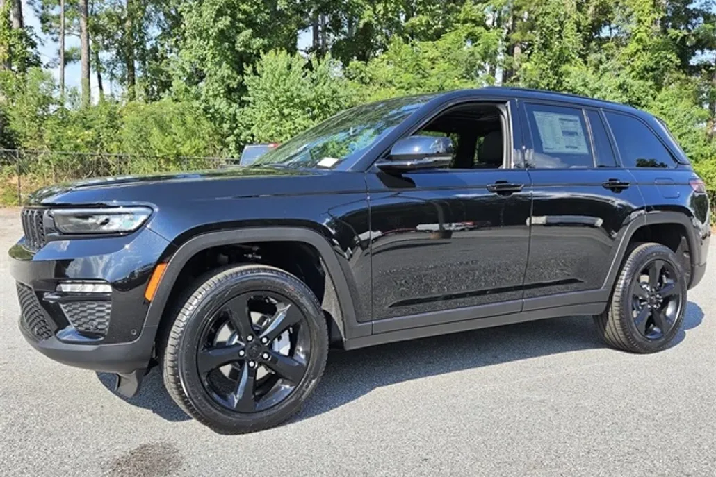 2025 Jeep Grand Cherokee Limited photo 1