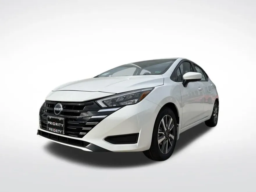 2025 Nissan Versa SV photo 1