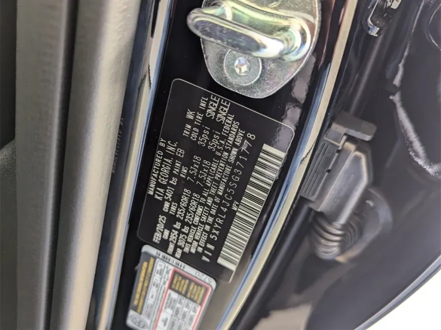 2025 Kia Sorento S photo 1