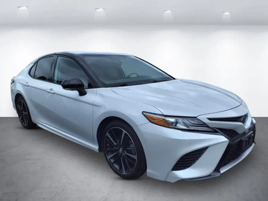 2019 Toyota Camry LE photo 1