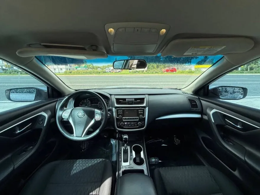 2018 Nissan Altima 2.5 photo 1