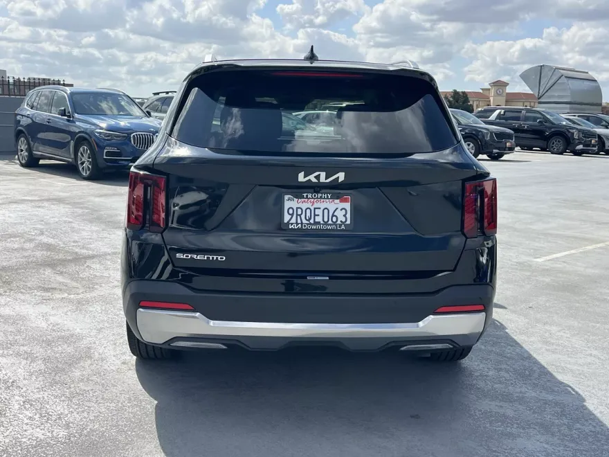 2024 Kia Sorento SX photo 1