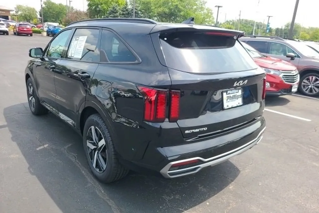 2023 Kia Sorento S photo 1