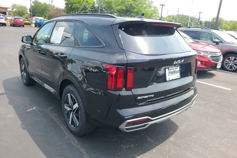 2023 Kia Sorento S photo 1