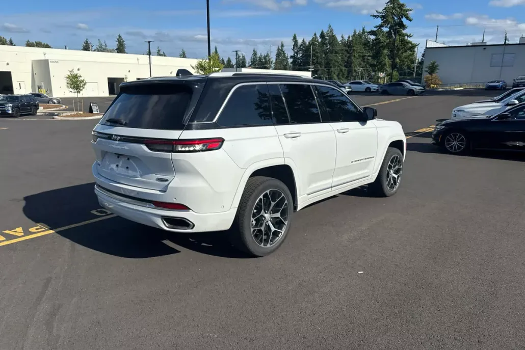 2023 Jeep Cherokee Summit Reserve 4xe photo 1