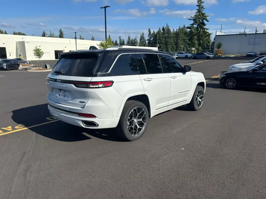 2023 Jeep Cherokee Summit Reserve 4xe photo 1