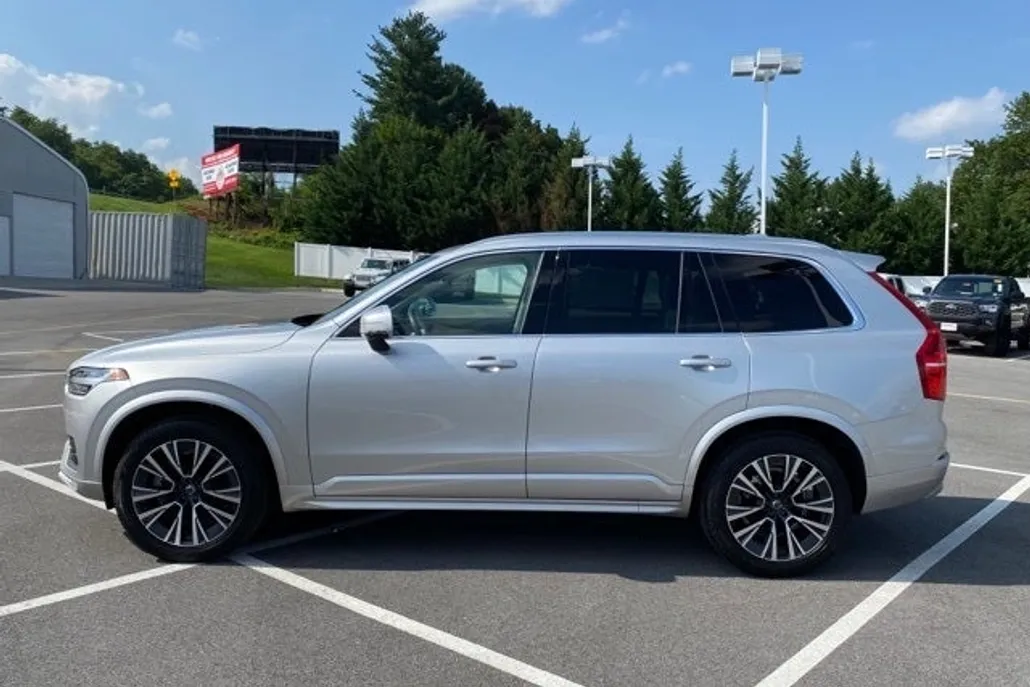 2022 Volvo XC90 T6 photo 1