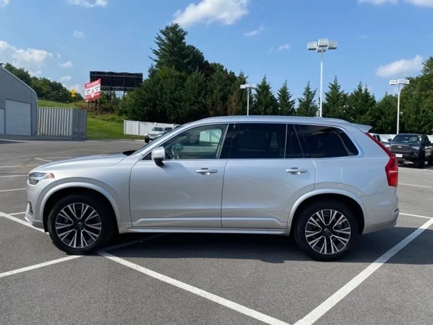 2022 Volvo XC90 T6 photo 1
