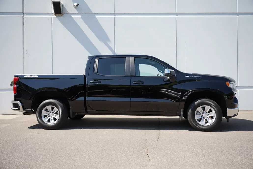 2024 Chevrolet Silverado 1500 LT photo 1