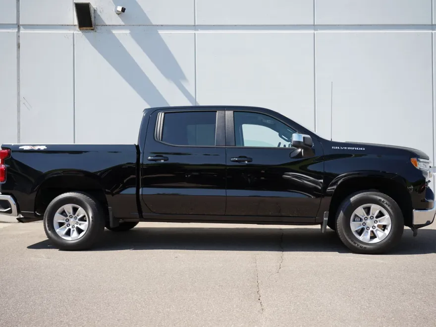 2024 Chevrolet Silverado 1500 LT photo 1