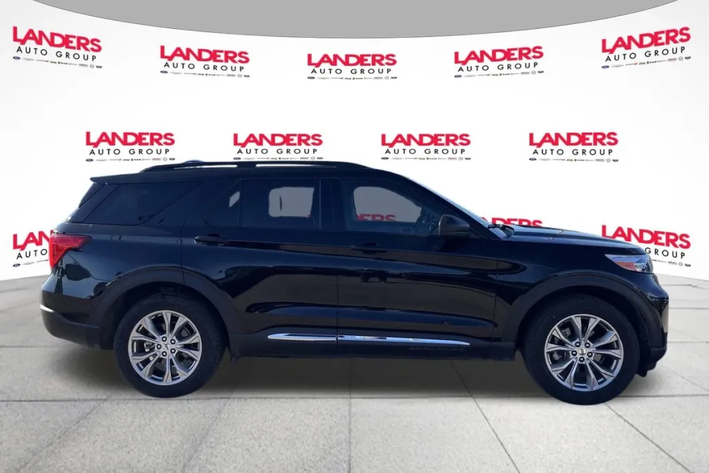 2021 Ford Explorer XLT photo 1