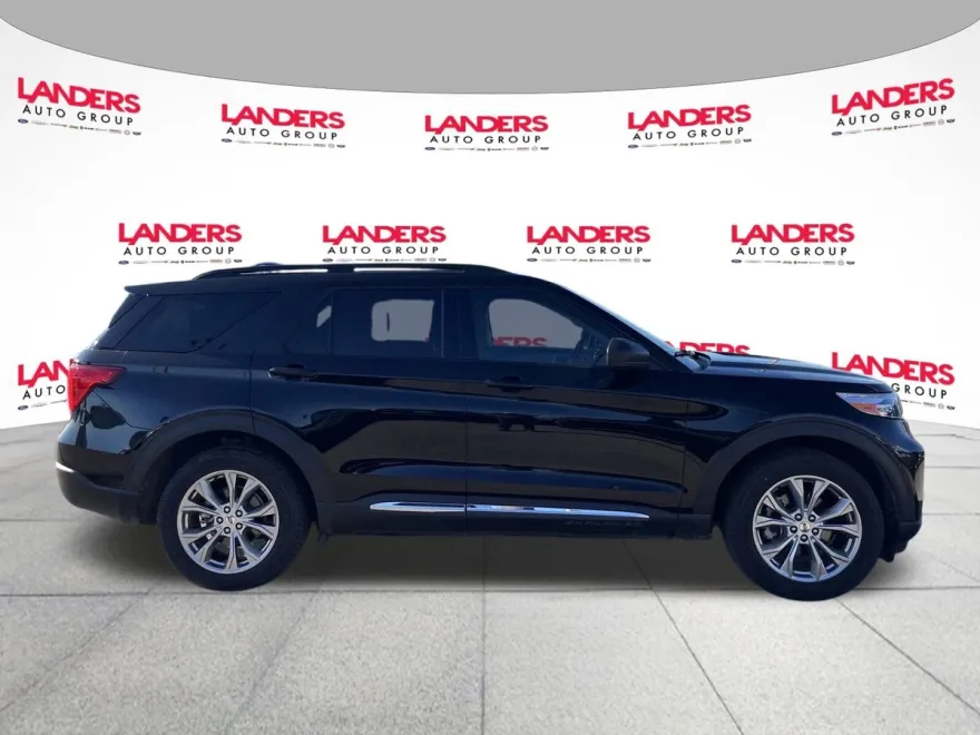 2021 Ford Explorer XLT photo 1