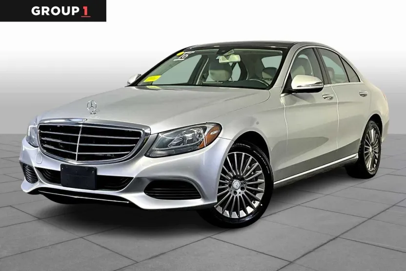 2016 Mercedes Benz C 300 Luxury photo 1