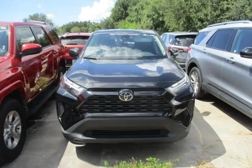 2023 Toyota RAV4 LE photo 1