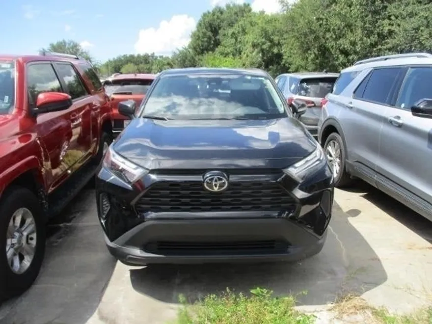 2023 Toyota RAV4 LE photo 1