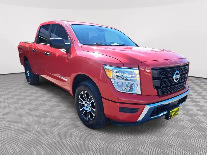 2022 Nissan Titan SV photo 1
