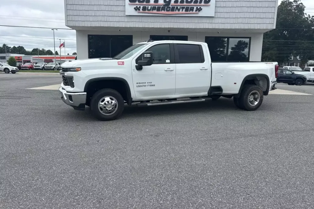 2024 Chevrolet Silverado 3500HD LT photo 1