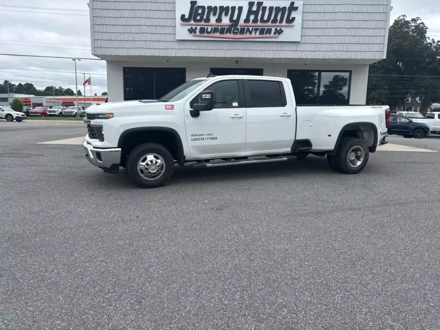 2024 Chevrolet Silverado 3500HD LT photo 1