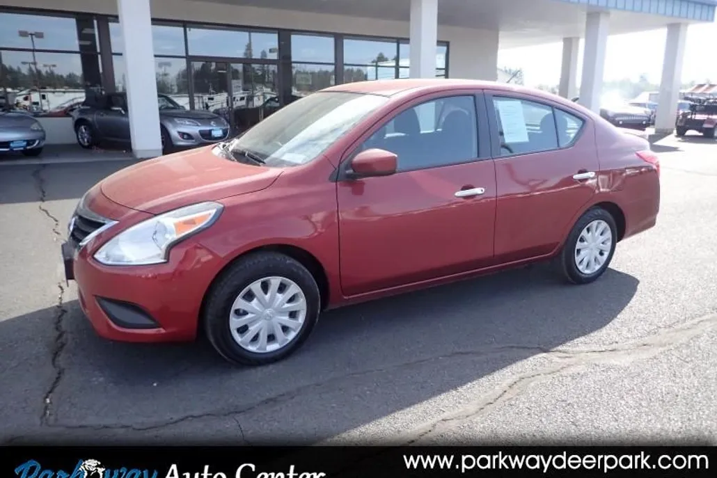 2019 Nissan Versa SV photo 1