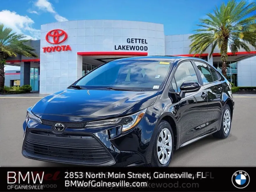2024 Toyota Corolla LE photo 1