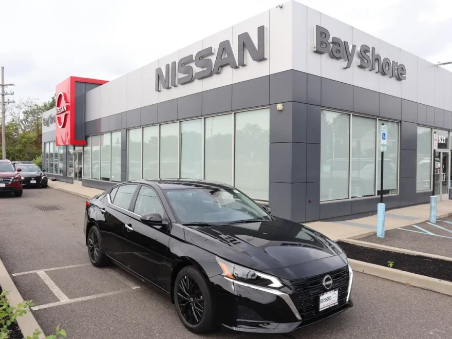 2025 Nissan Altima SV photo 1