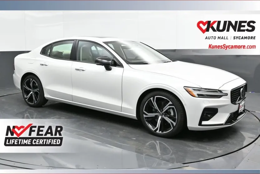 2024 Volvo S60 B5 Plus photo 1