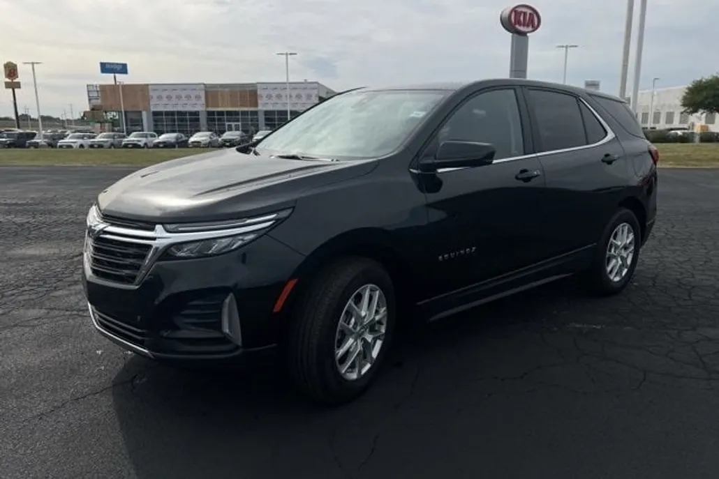 2023 Chevrolet Equinox LT photo 1