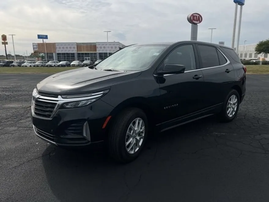 2023 Chevrolet Equinox LT photo 1
