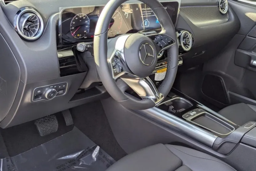 2025 Mercedes Benz GLA 250 photo 1