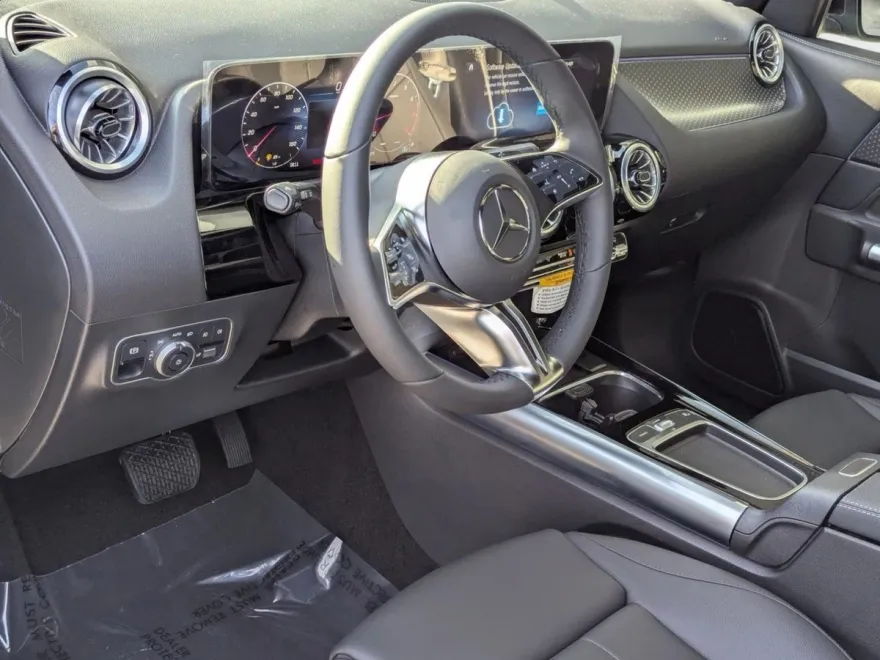 2025 Mercedes Benz GLA 250 photo 1