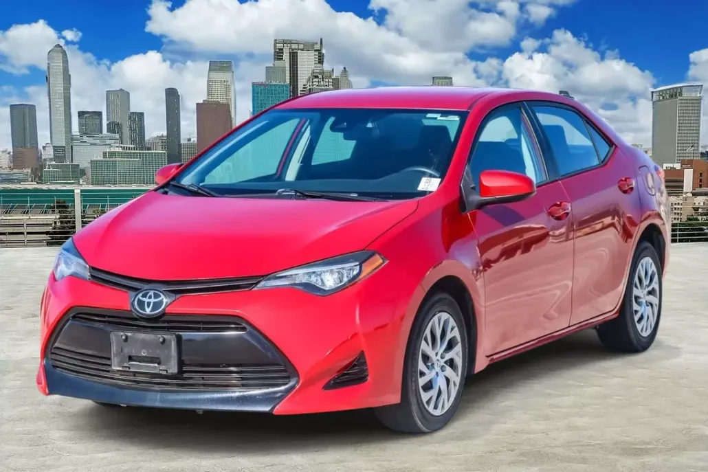 2018 Toyota Corolla LE photo 1