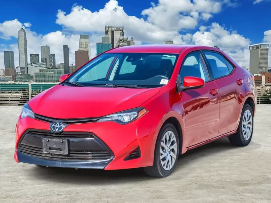 2018 Toyota Corolla LE photo 1