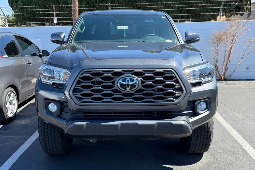 2023 Toyota Tacoma TRD Off-Road photo 1