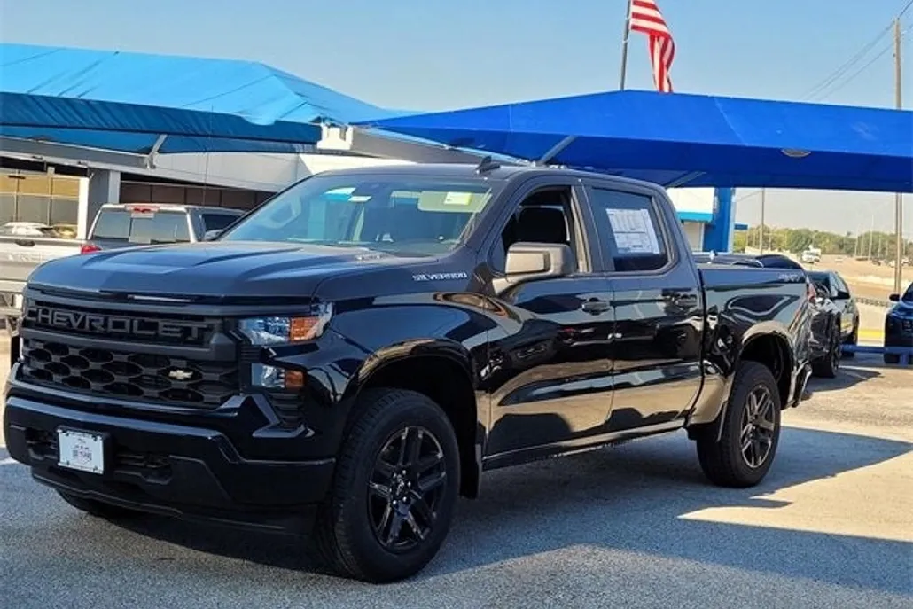2026 Chevrolet Silverado 1500 Custom photo 1