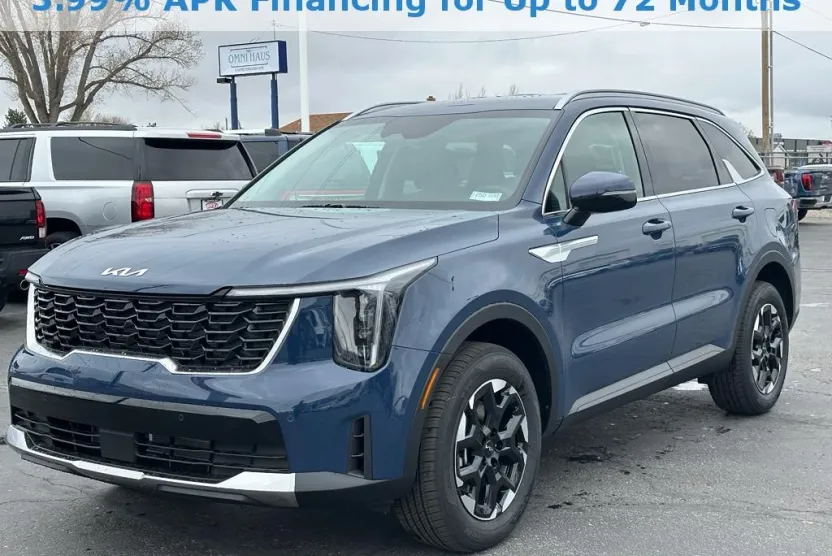 2025 Kia Sorento S photo 1