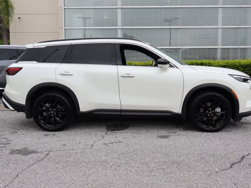2025 Infiniti QX60 Luxe photo 1